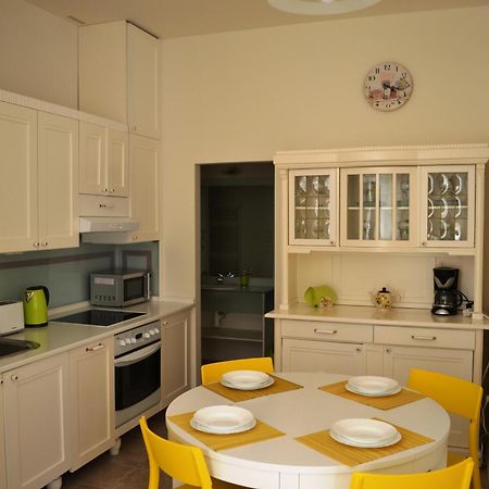 Sunflower 2Bdr Flat By Ruterra Praga Exterior foto