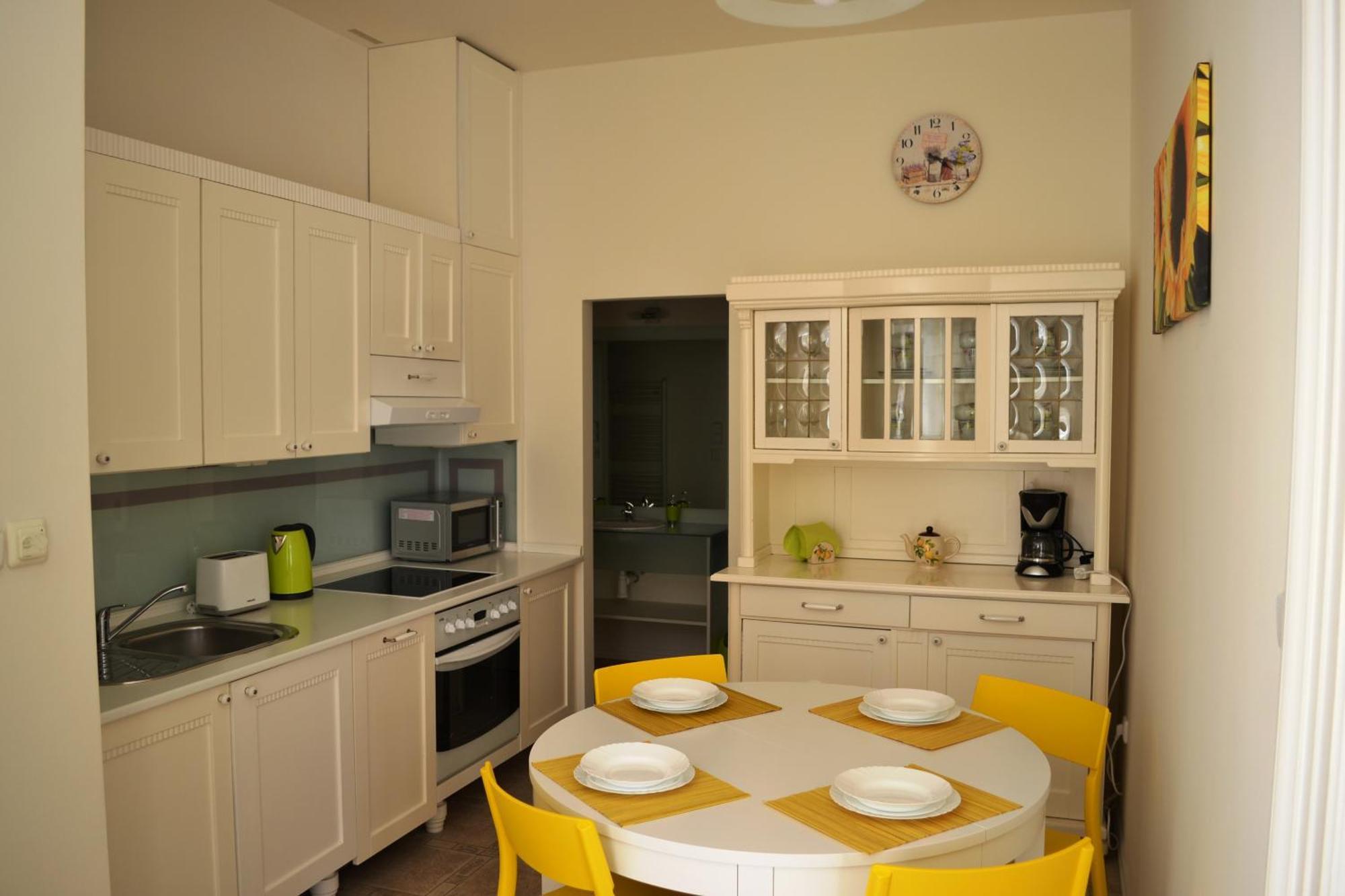 Sunflower 2Bdr Flat By Ruterra Praga Exterior foto