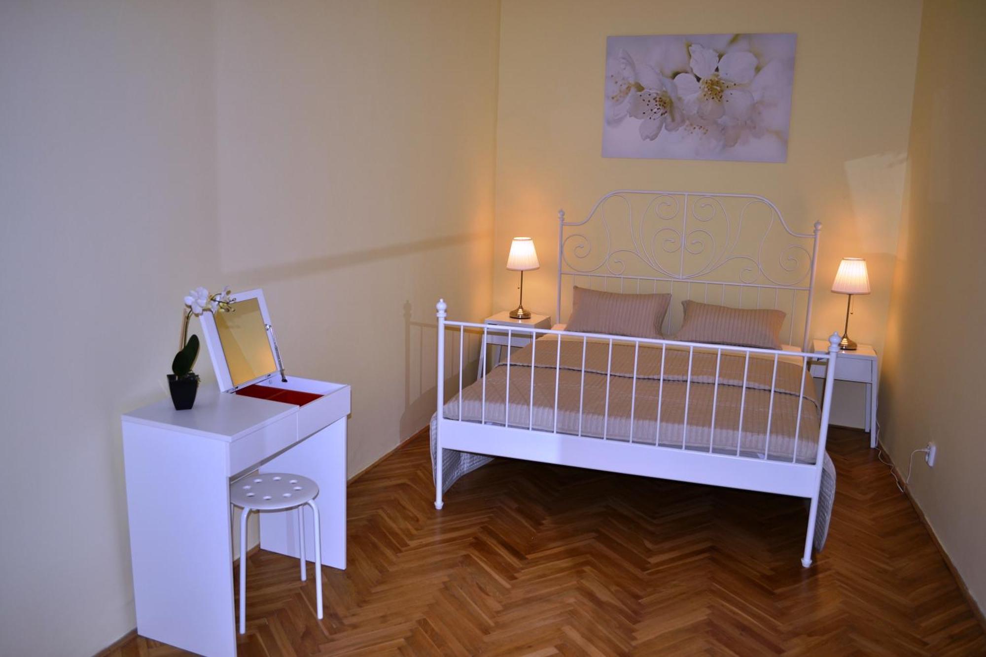 Sunflower 2Bdr Flat By Ruterra Praga Exterior foto
