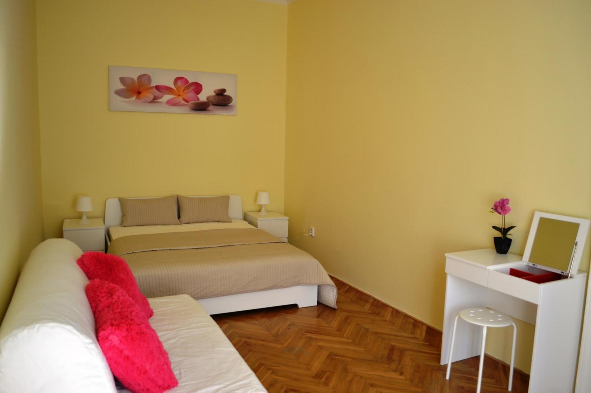 Sunflower 2Bdr Flat By Ruterra Praga Exterior foto